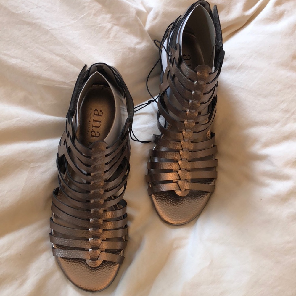 a.n.a. Meadow women's wedge sandals in pewter
